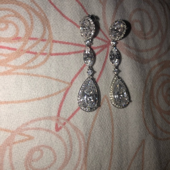 Givenchi earrings - Picture 2 of 4